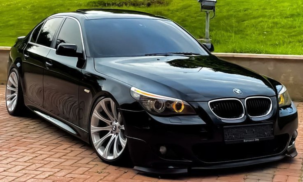 Safkan Benzin bmw E60 545İ aramaktayım.